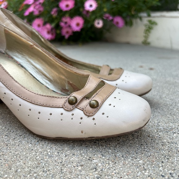 Seychelles heels in bisque and taupe - vintage inspired size 9 - Picture 3 of 7